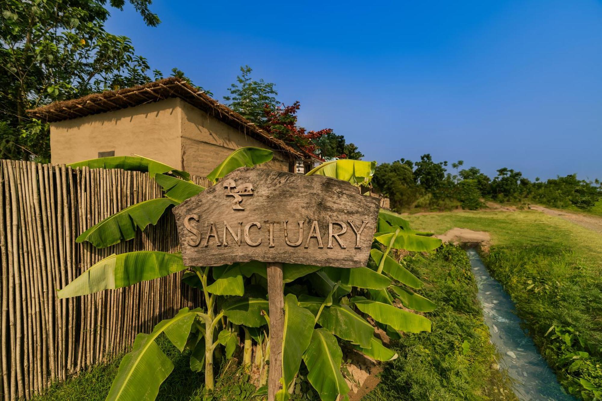 Sanctuary Chitwan National Park Buitenkant foto
