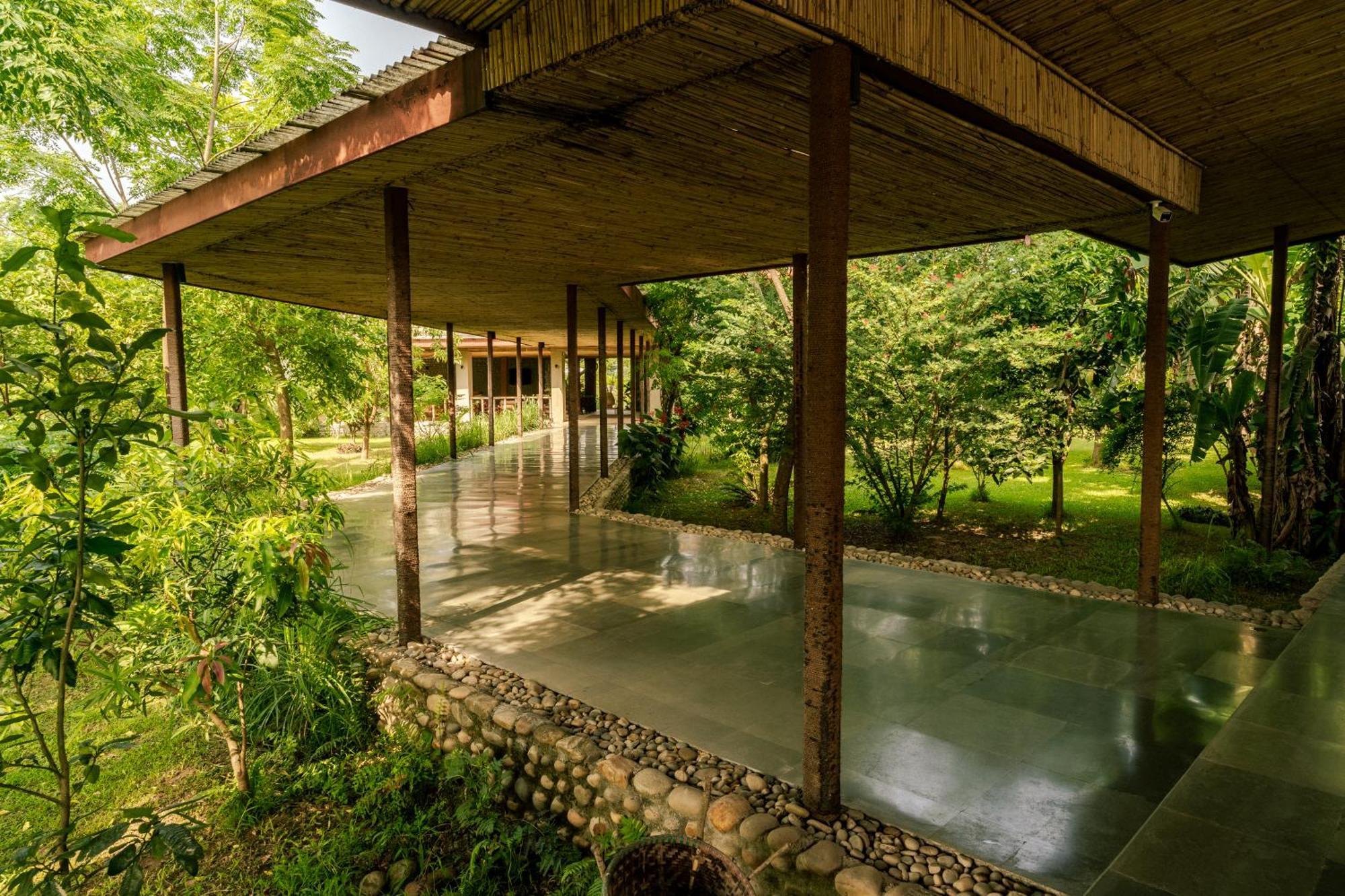 Sanctuary Chitwan National Park Buitenkant foto